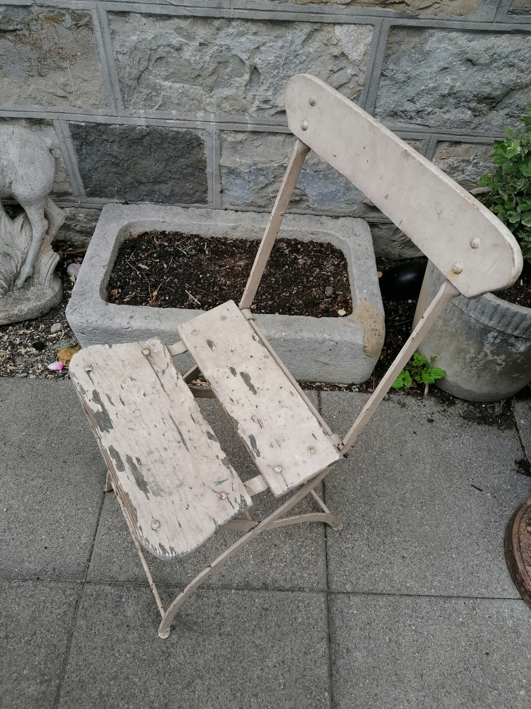 Chaise de jardin pliable ancienne. 