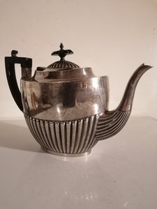 Théière Anglaise argent massif fin XIXe. 