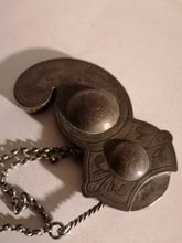 Charger l&#39;image dans la galerie, Pièce de boucle de ceinture ciselée, orientale. 
