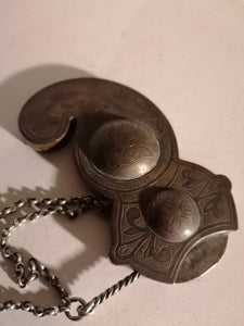 Pièce de boucle de ceinture ciselée, orientale. 