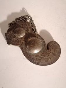 Pièce de boucle de ceinture ciselée, orientale. 
