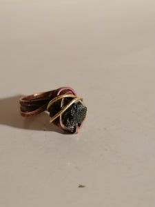 Bague fil de cuivre et Moldavite