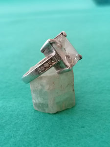 Bague en argent et cristal taillé