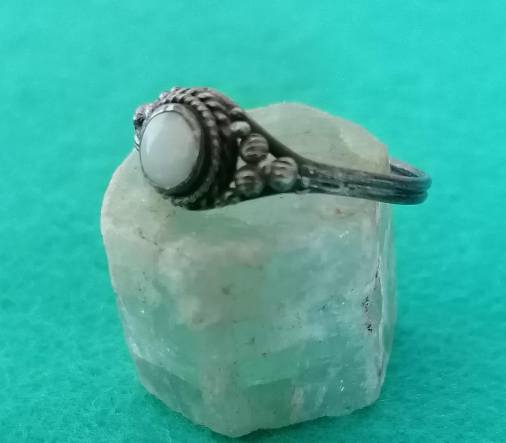 Bague argent et pierre de lune. 