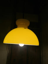 Charger l&#39;image dans la galerie, Lampe suspension en opaline jaune , Fonctionne
