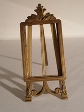 Charger l&#39;image dans la galerie, Jolie cadre photo en bronze doré vers 1900
