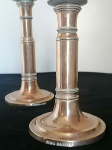Rare paire de bougeoir Anglais télescopique en bronze avec marque du fabricant et couronne de garantie. Début XIXème