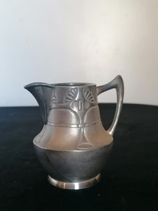 Crémier en étain argenté Art nouveau 