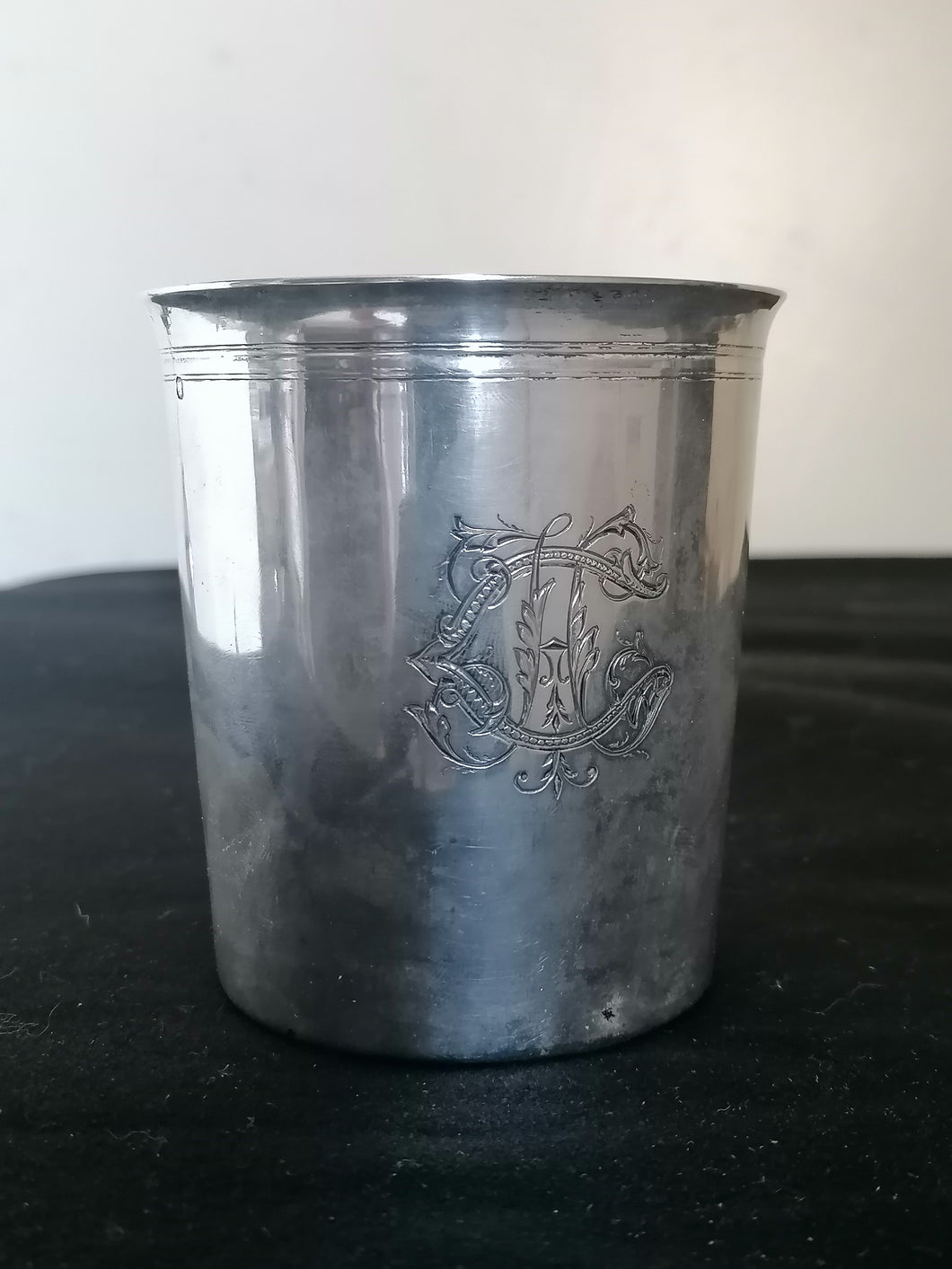 Gobelet fin XIXe argent massif Minèrve premier titre. Orfèvre CB à identifier. 
