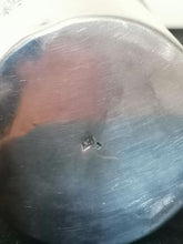 Charger l&#39;image dans la galerie, Gobelet fin XIXe argent massif Minèrve premier titre. Orfèvre CB à identifier. 
