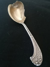 Charger l&#39;image dans la galerie, Cuillière a crème modèle rocaille Louis XV en argent massif français. 
