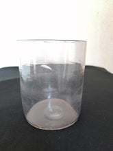 Charger l&#39;image dans la galerie, Vase en verre soufflé ancien. Probablement usage médical ou scientifique. 
