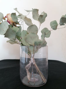Vase en verre soufflé ancien. Probablement usage médical ou scientifique. 