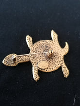 Charger l&#39;image dans la galerie, Broche tortue doré de Comptoir de la banquise Paris 
