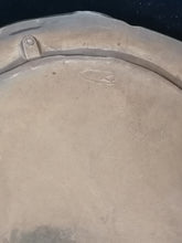 Charger l&#39;image dans la galerie, Assiète en bronze signé, copie d&#39;une 18ème probablement italienne. 
