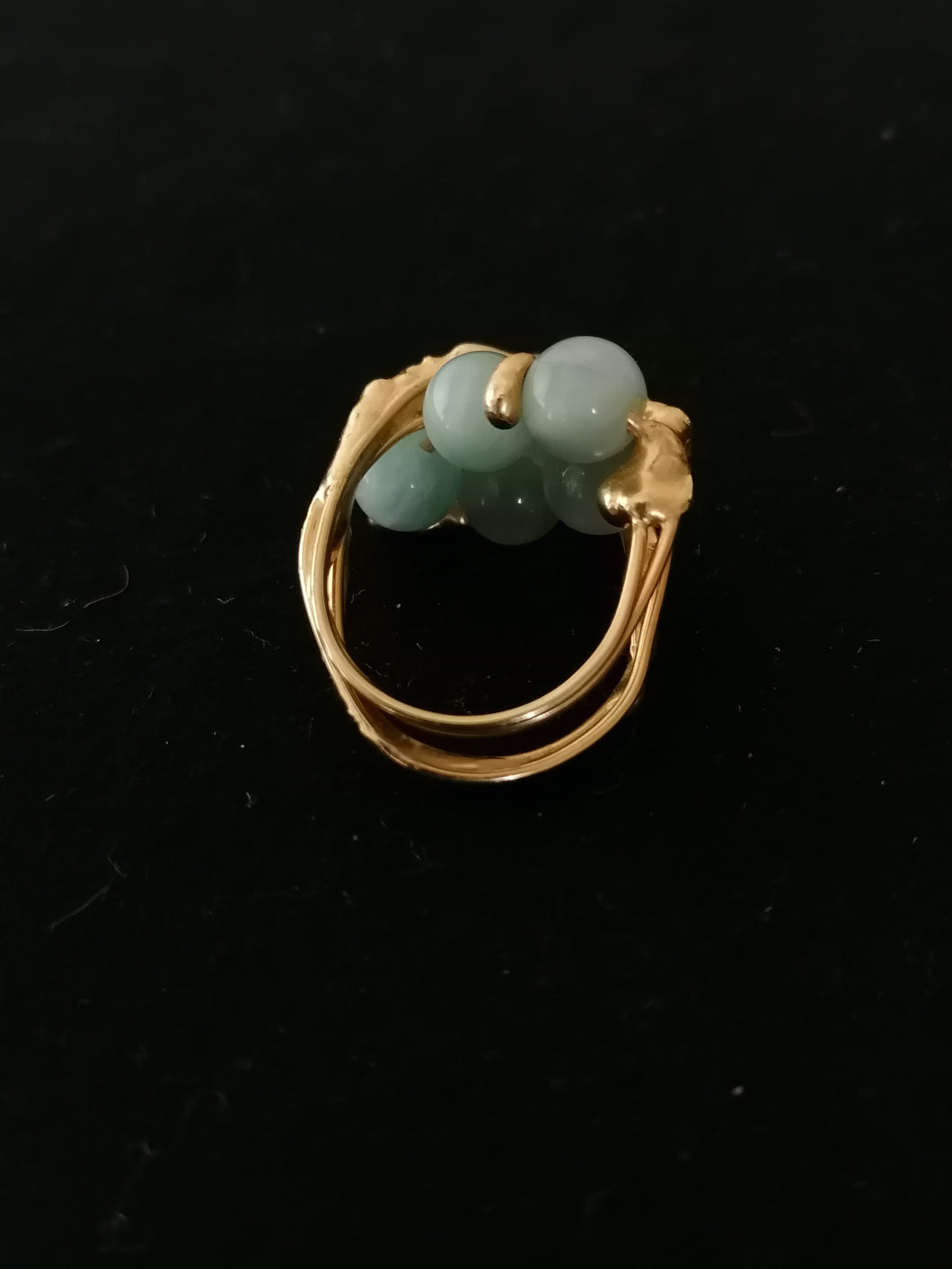 Bague doré et pierres. 