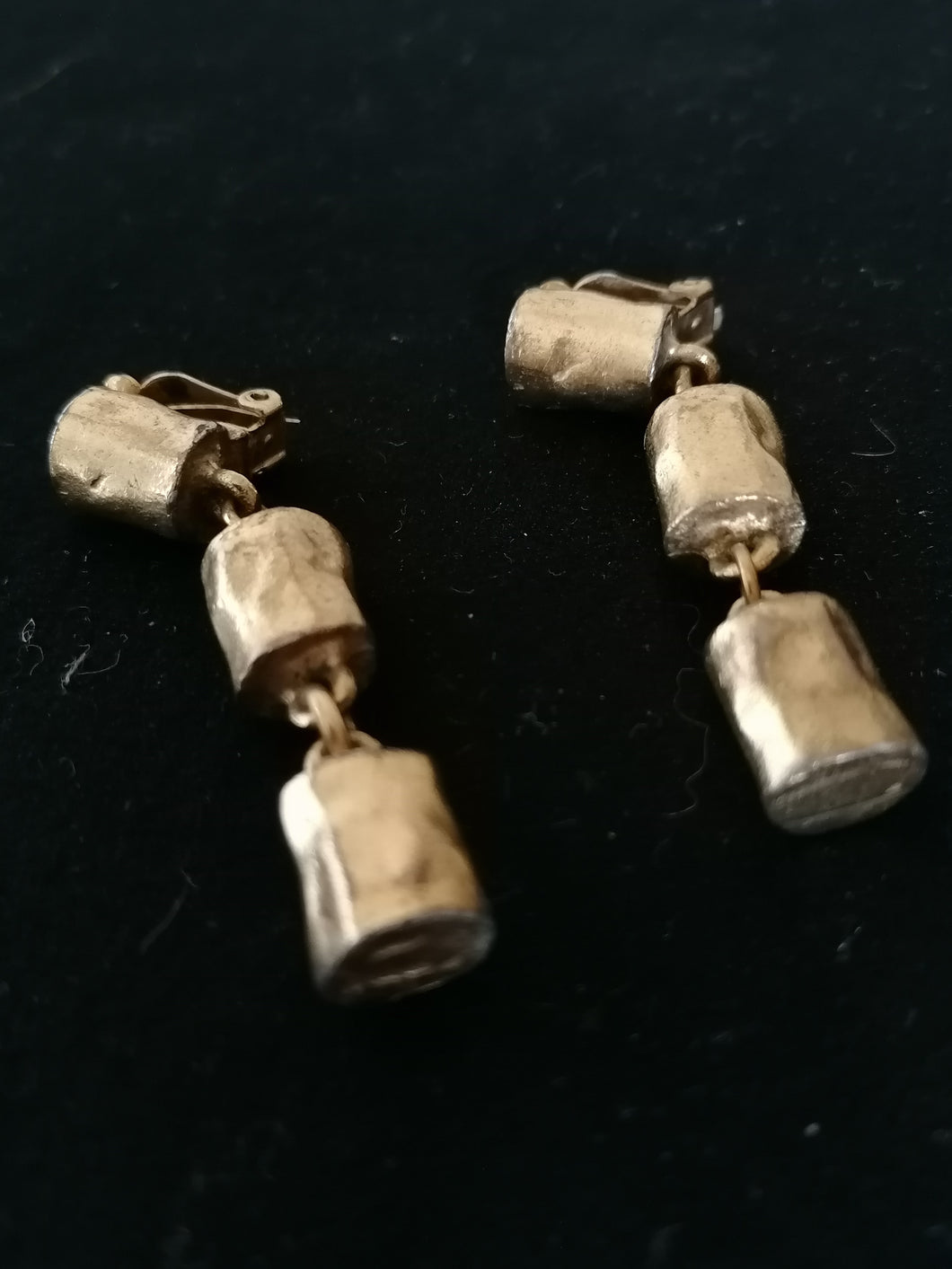 Biche de Bere paire de clip d'oreille doré vintage. 