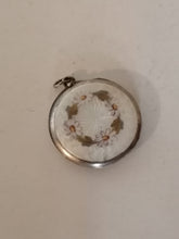 Charger l&#39;image dans la galerie, Pendentif souvenir  argent émaillé.
