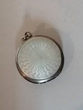 Charger l&#39;image dans la galerie, Pendentif souvenir  argent émaillé.
