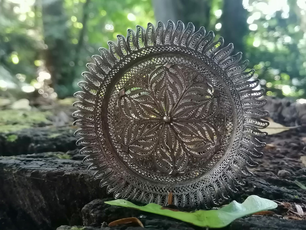 Petite assiète en filigrane d'argent, très belle qualité.