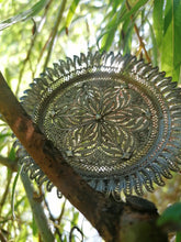 Charger l&#39;image dans la galerie, Petite assiète en filigrane d&#39;argent, très belle qualité.
