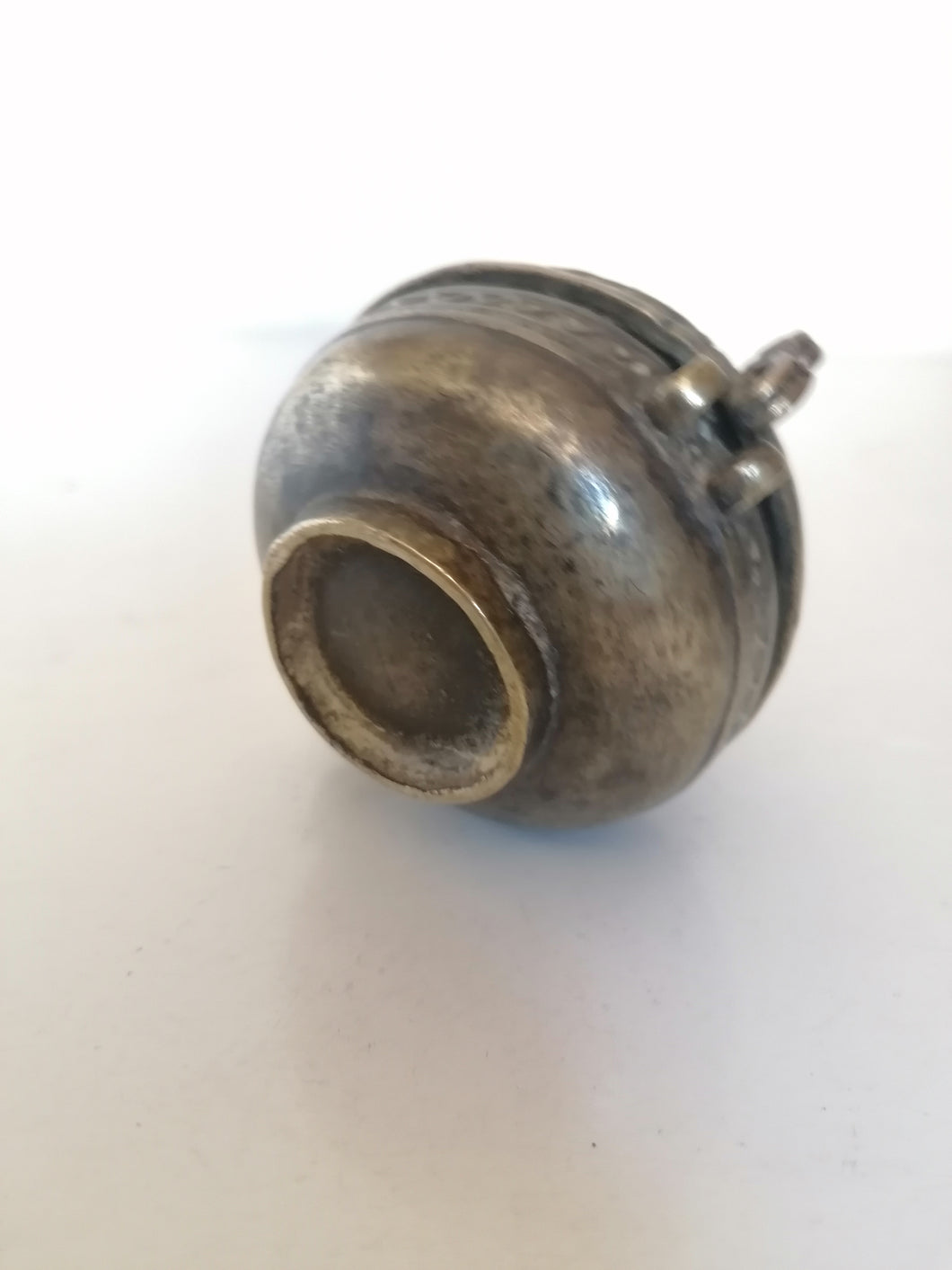 Boîte orientale ancienne  en laiton 