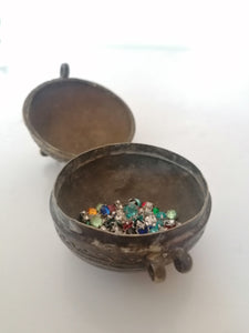 Boîte orientale ancienne  en laiton 