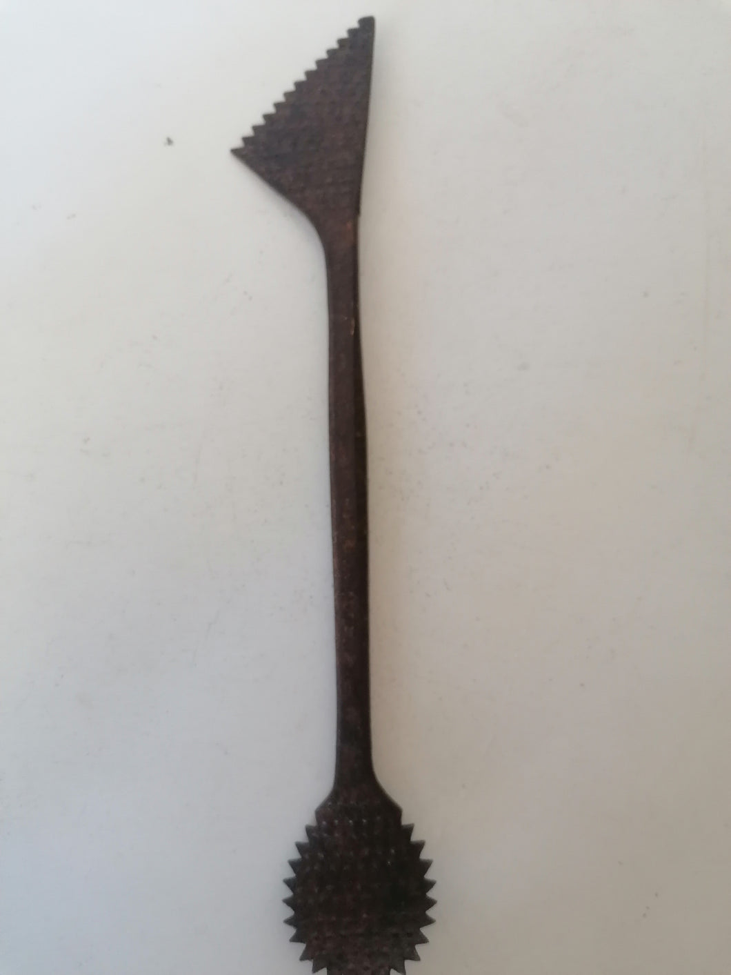 Outils de sculpteur en fer forgé dit epron ou couteaux à tête de coq.