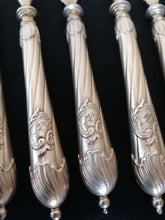 Charger l&#39;image dans la galerie, Magnifique service à dessert en argent doré Allemand , orfèvre Wilkens  vers 1900.
