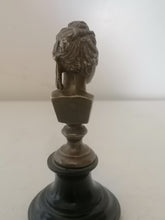 Charger l&#39;image dans la galerie, Buste de Diane en bronze, fin XIXe. Sur socle en marbre. 

