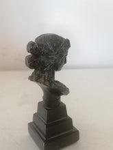 Charger l&#39;image dans la galerie, Petit buste de Ariane en bronze, fin XIXe.
