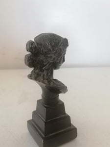 Petit buste de Ariane en bronze, fin XIXe.