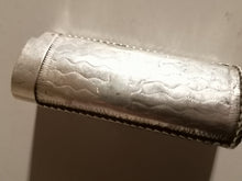 Charger l&#39;image dans la galerie, Étui à briquet en argent massif avec opale et pierre verte. 
