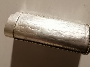 Étui à briquet en argent massif avec opale et pierre verte. 
