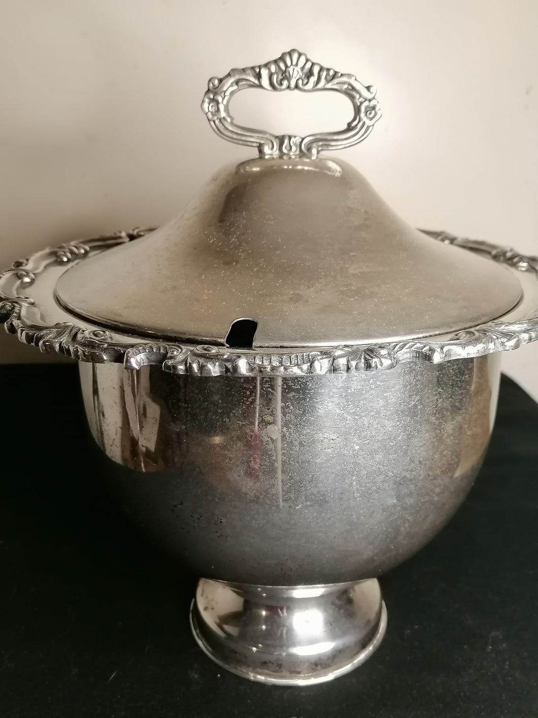 Soupière en métal argenté Anglais. 