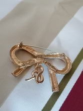 Charger l&#39;image dans la galerie, Sonia Rykiel broche nœud doré. 
