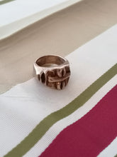 Charger l&#39;image dans la galerie, Bague masque en bronze. Bijoux créateur non signé
