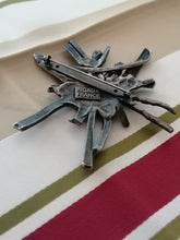 Charger l&#39;image dans la galerie, Rigaux France broche création vintage. 
