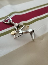 Charger l&#39;image dans la galerie, Paire de bouton de manchette chromé forme d&#39;étrier. 

