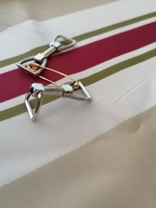 Paire de bouton de manchette chromé forme d'étrier. 