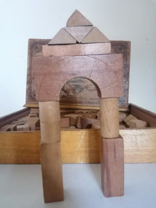 Jouet ancien avec son coffret. Complet
