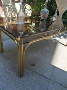 Table basse année 70 laiton doré avec double plateaux en verre fumé