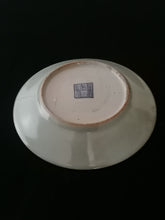 Charger l&#39;image dans la galerie, Petite assiète Chine XIXème, canton peint à la main sur fond bleu celadon
