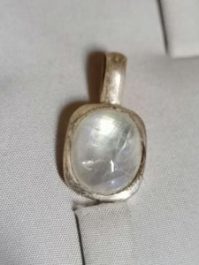 Pendentif labradorite blanche et argent