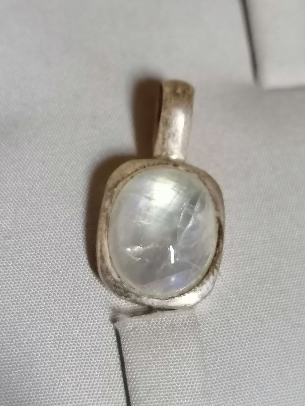 Pendentif labradorite blanche et argent