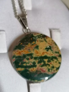 Pendentif en pierre, monture argent 