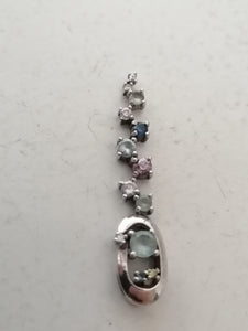 Pendentif argent rhodié et cristaux de couleurs taillés. 