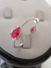 Charger l&#39;image dans la galerie, Une boucle d&#39;oreille argent doré et pierre taillé. Belle qualité
