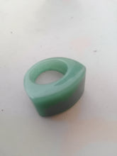 Charger l&#39;image dans la galerie, Bague en jade parfait état
