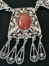 Charger l&#39;image dans la galerie, Collier filigrane argent orientale avec cabochon en verre. 
